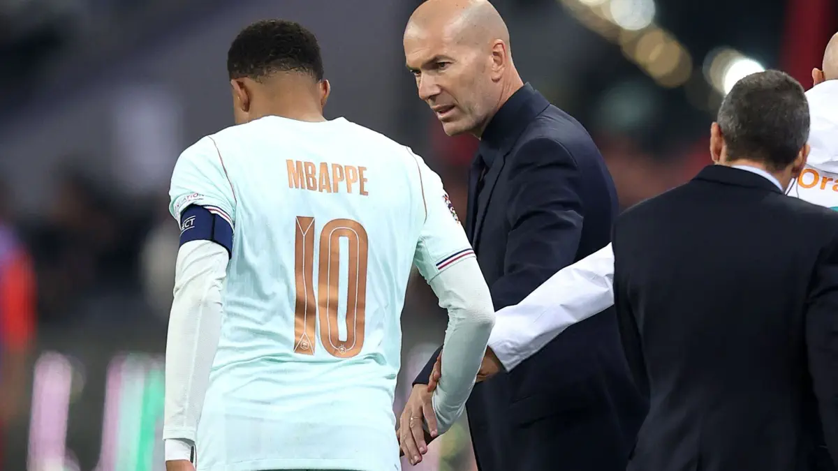 La blessure de Mbappé éclipse les débuts de Zidane