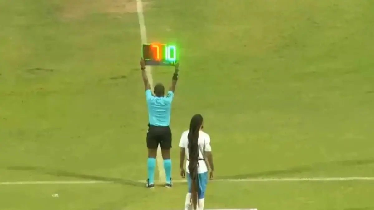 (Vidéo) Un match de la Ligue des nations de la CONCACAF terni par d'étranges cartons rouges pour tirage de cheveux
