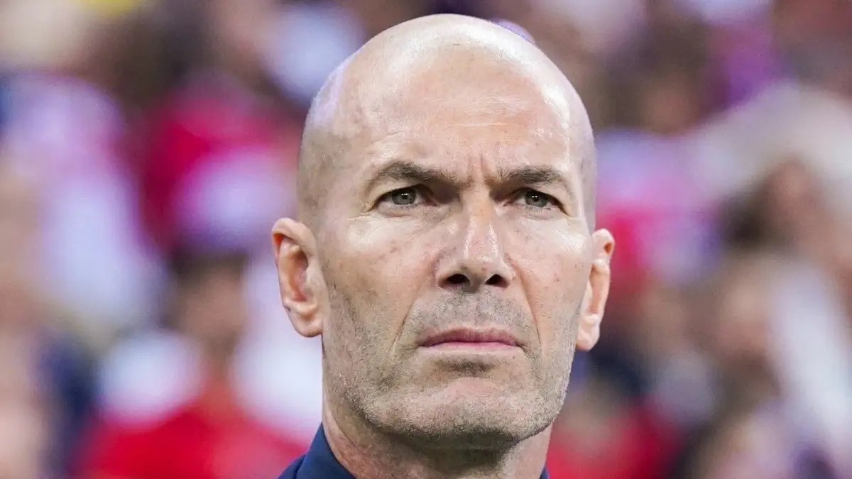 How much does Zinédine Zidane earn with the France team?