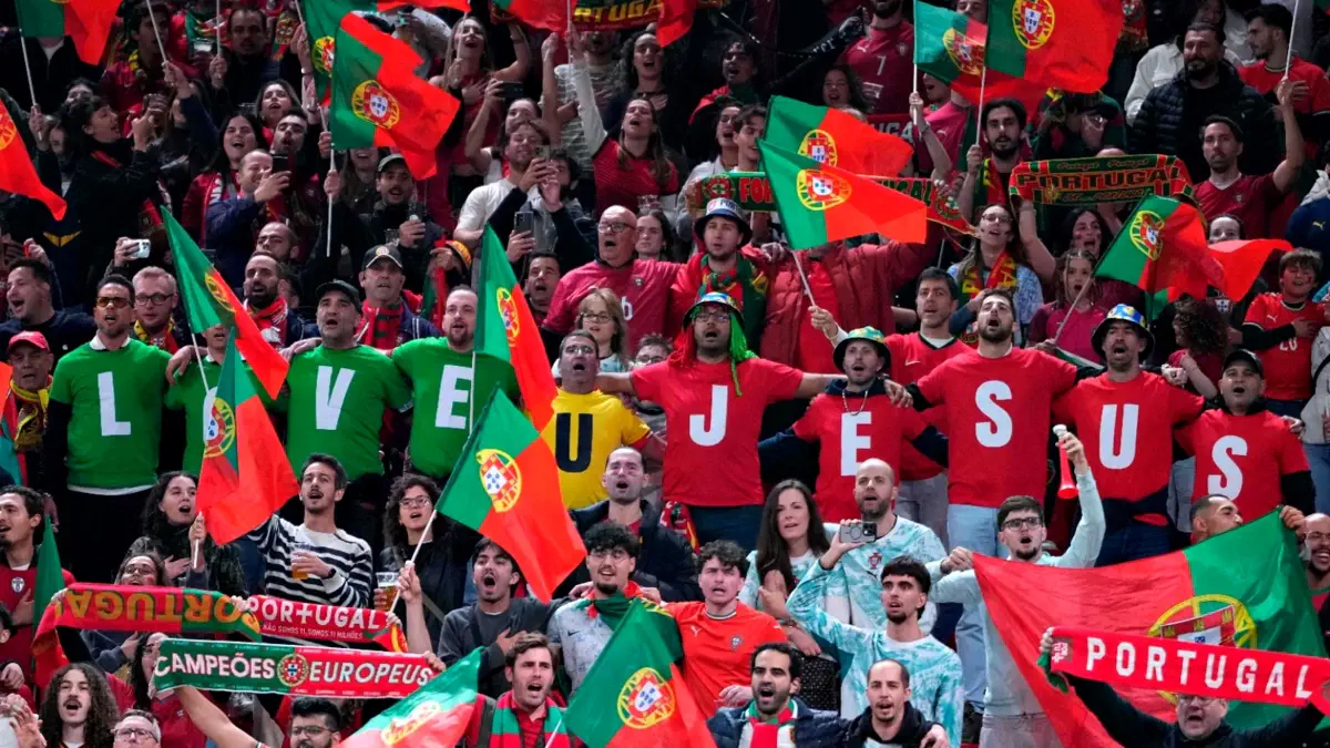 Portugal: fans display “We love you, Jesus” in the stands in Copenhagen