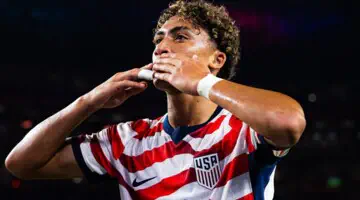 Julian Hall égale un record de Pelé avec les États-Unis