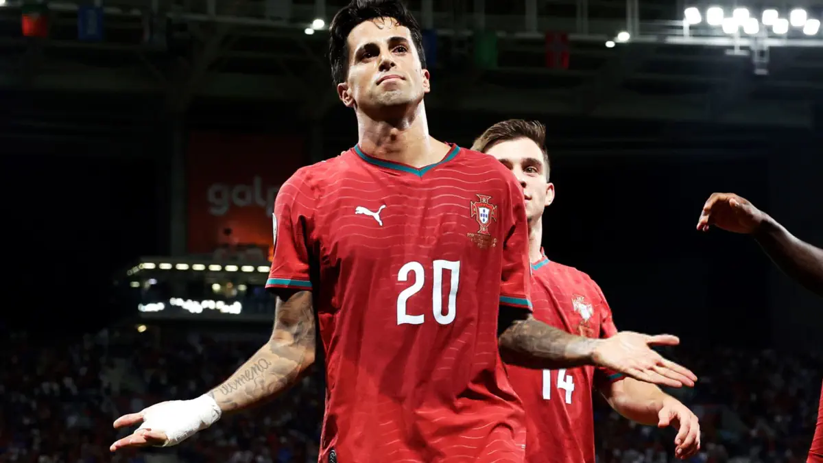 João Cancelo's performance is prompting Hansi Flick to rethink the left-back position! 
