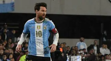 (Vidéo) Le cadeau d’adieu ultime : l’arbitre surprend Messi alors que l’icône argentine tire sa révérence