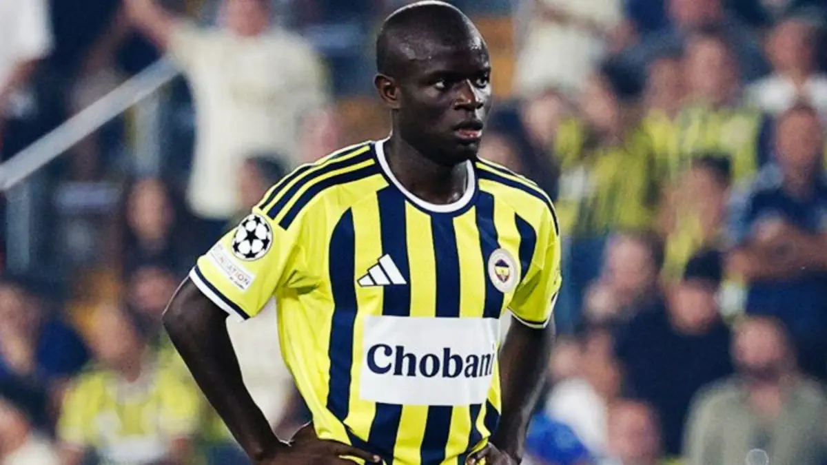 À Fenerbahçe, Kanté se fait remarquer pour deux raisons bien différentes