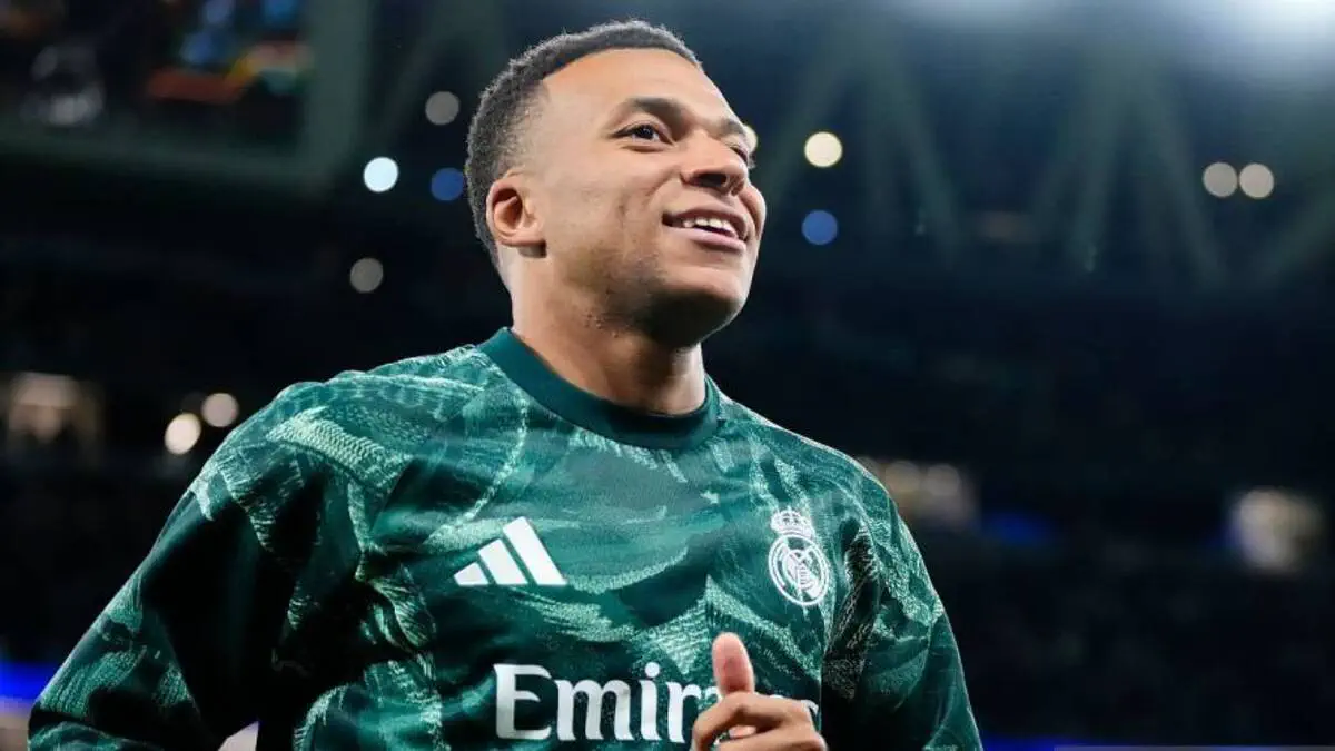 Le Ballon d’Or vu par les Algériens... L’ancien joueur de Porto place Mbappé sur le trône et dévoile sa liste controversée