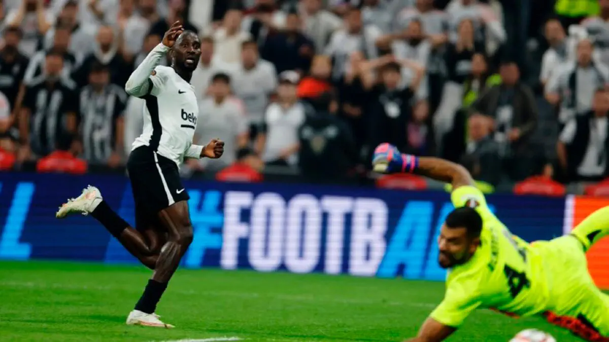 Ligue Europa : Wilfried Ndidi et Junior Olaïtan permettent à Beşiktaş d’arracher le nul face à Crystal Palace