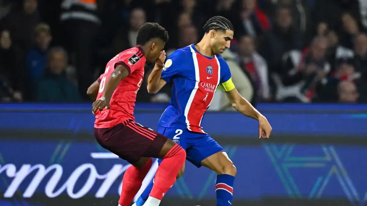 Achraf Hakimi sort les tresses et glisse un clin d’œil au PSG