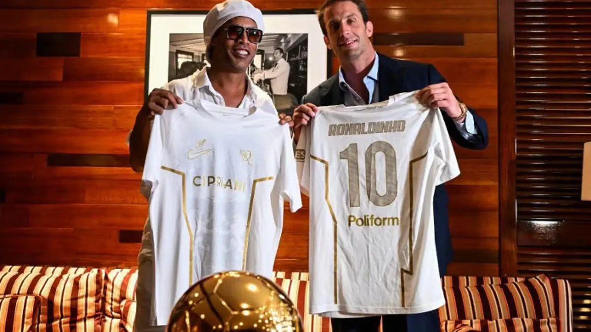 Ronaldinho's return is already sparking a frenzy!